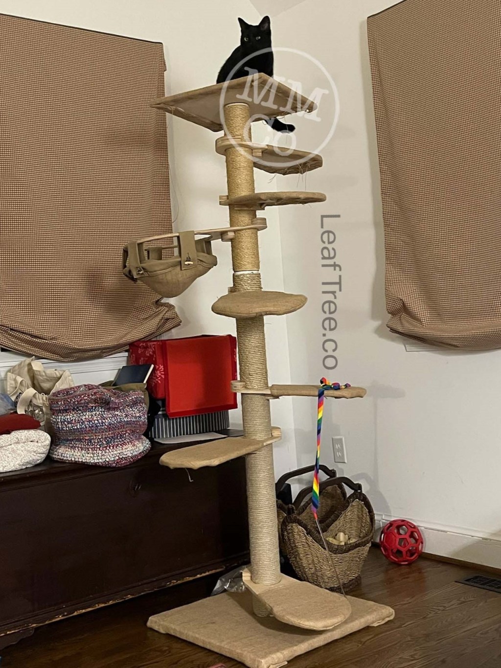 Leaf Tree for Cat&nbsp;Sitting